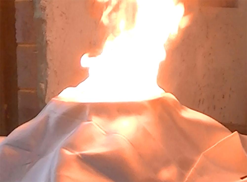 Sex brandfiltar underkändes i standardtestet och klarade inte av att släcka en brand i en gryta med matolja.