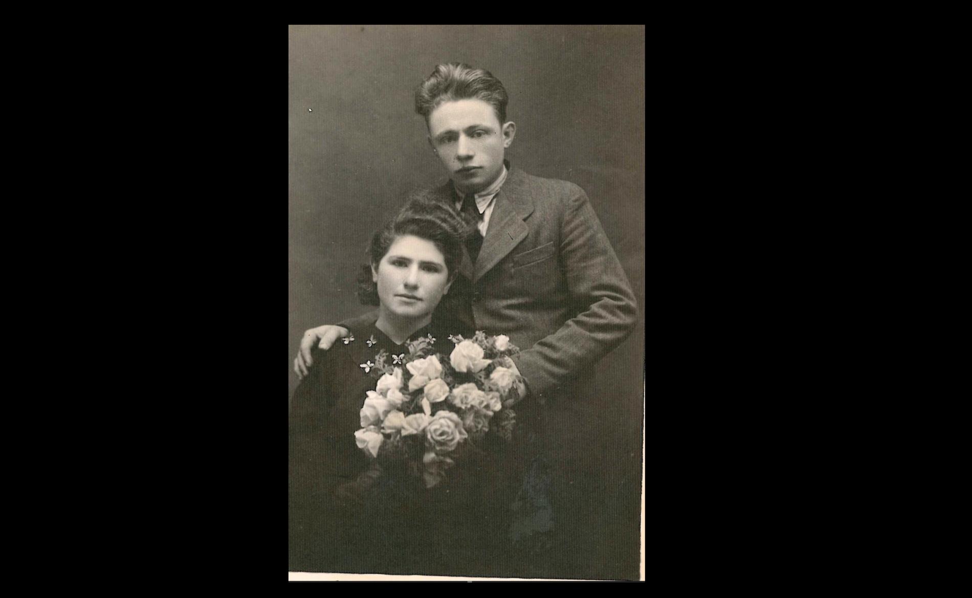 Cyla, född Bierman, och Lejb Trus gifte sig den 2 december 1946 i Bialystok. Kort efter lämnade de Polen för Sverige. Delar av Lejbs familj dödades i koncentrationslägret Treblinka, delar av Cylas familj mördades och begravdes tillsammans med tusentals andra judar i en massgrav utanför staden Yavoriv i västra Ukraina. 
