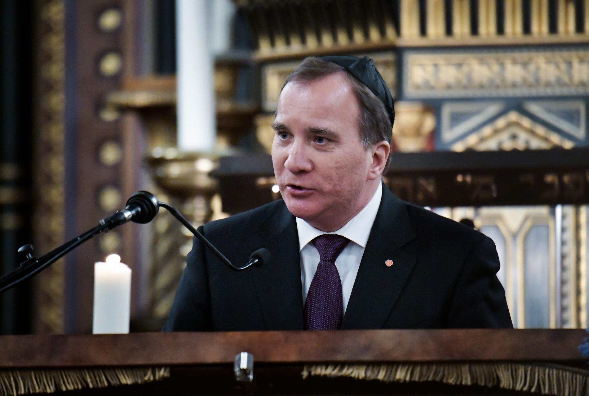 Statsminister Stefan Löfven talade om vikten av att bevara minnena under söndagens minneshögtid för Förintelsens offer i Stora synagogan i Stockholm.