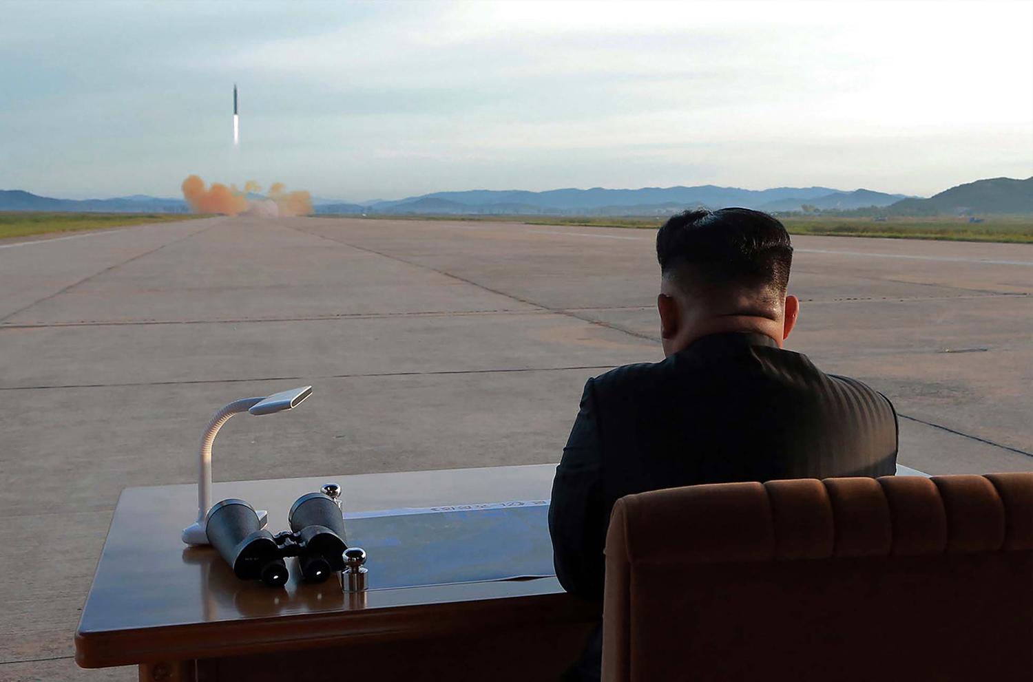 Kim Jong-Un under testavfyrningen. 