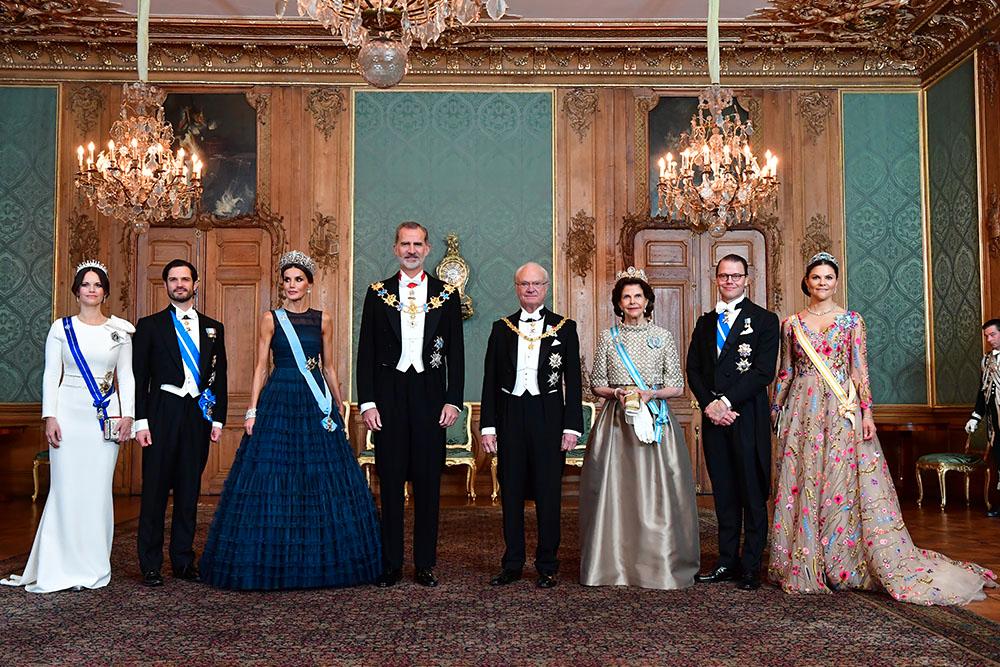 Spanska och svenska kungaparet med prinsessan Sofia, prins Carl Philip, kronprinsessan Victoria och prins Daniel. 