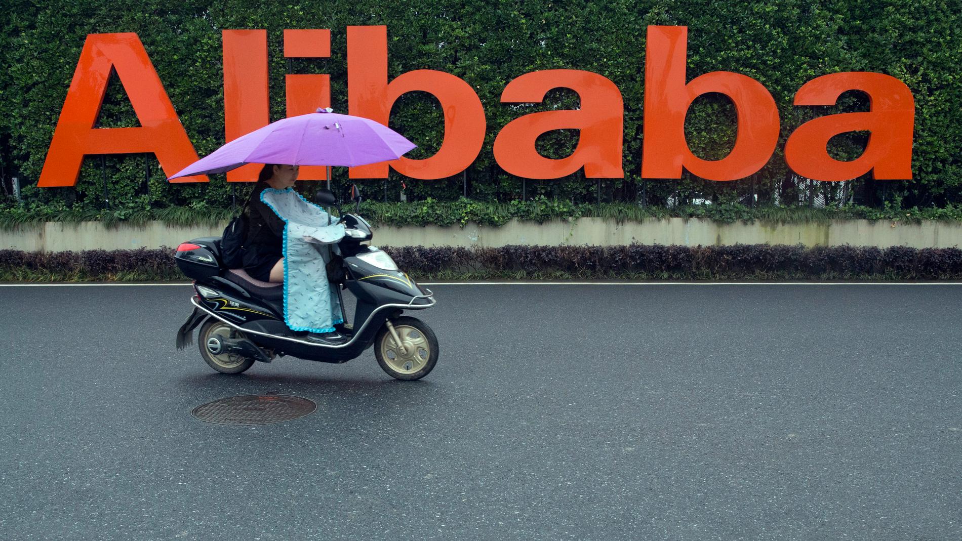 Den kinesiska e-handelsjätten Alibaba tvingas betala motsvarande 23,7 miljarder kronor i böter för att ha missbrukat sin dominerande ställning på marknaden. Arkivbild.