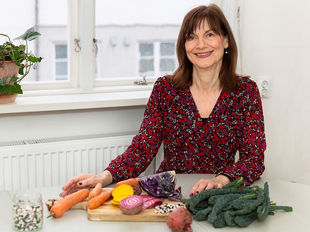 ”Det ska vara enkelt att laga hälsosam och klimatsmart mat”, säger kostchefen Inger Månson.