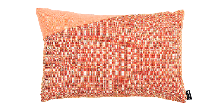 Kudde Edge Coral orange, 685 kr, Norrmann Copenhagen, Royaldesign.se.  