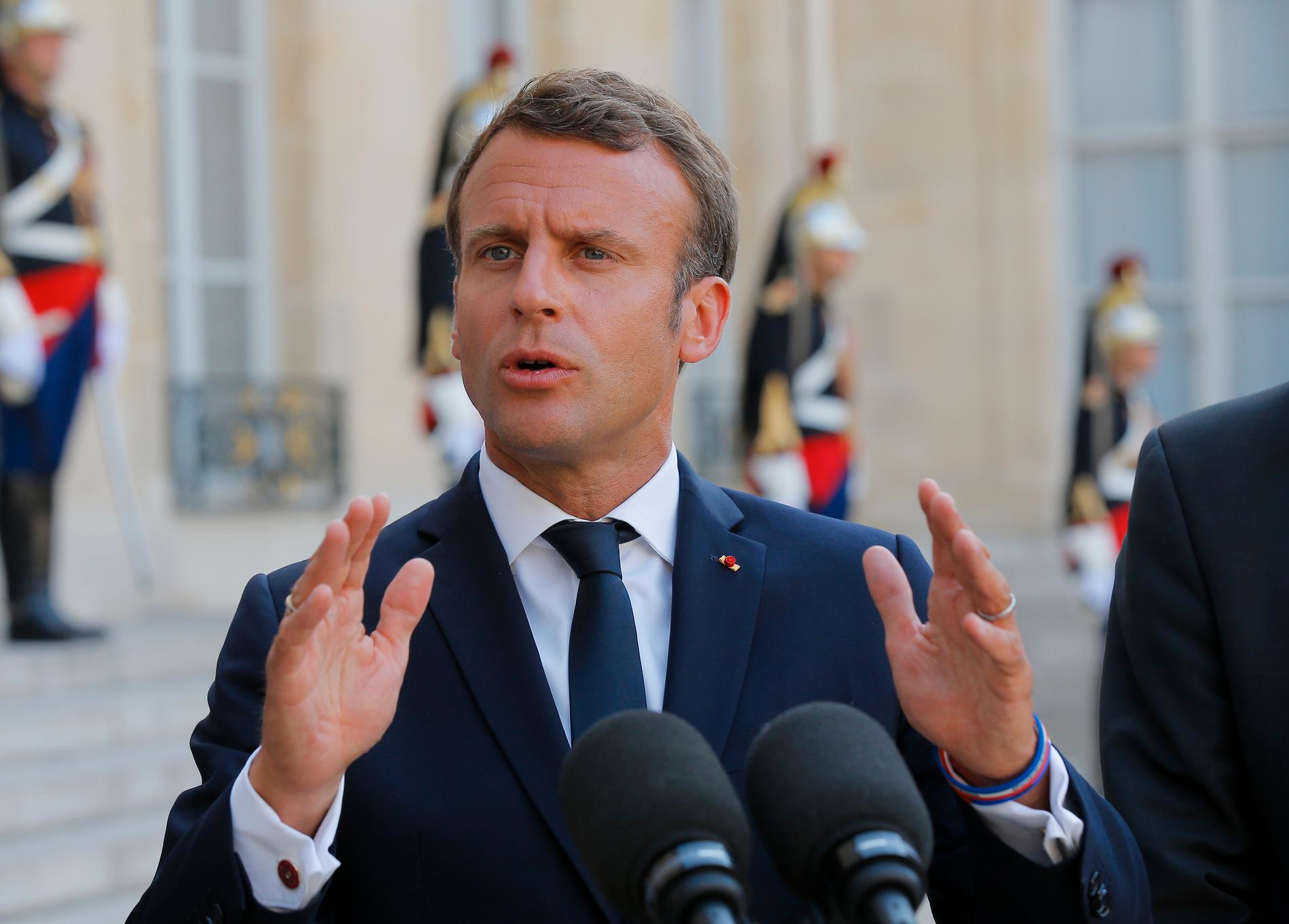 Frankrikes president Emmanuel Macron har framfört sina kondoleanser till den döde borgmästarens familj. Arkivbild.