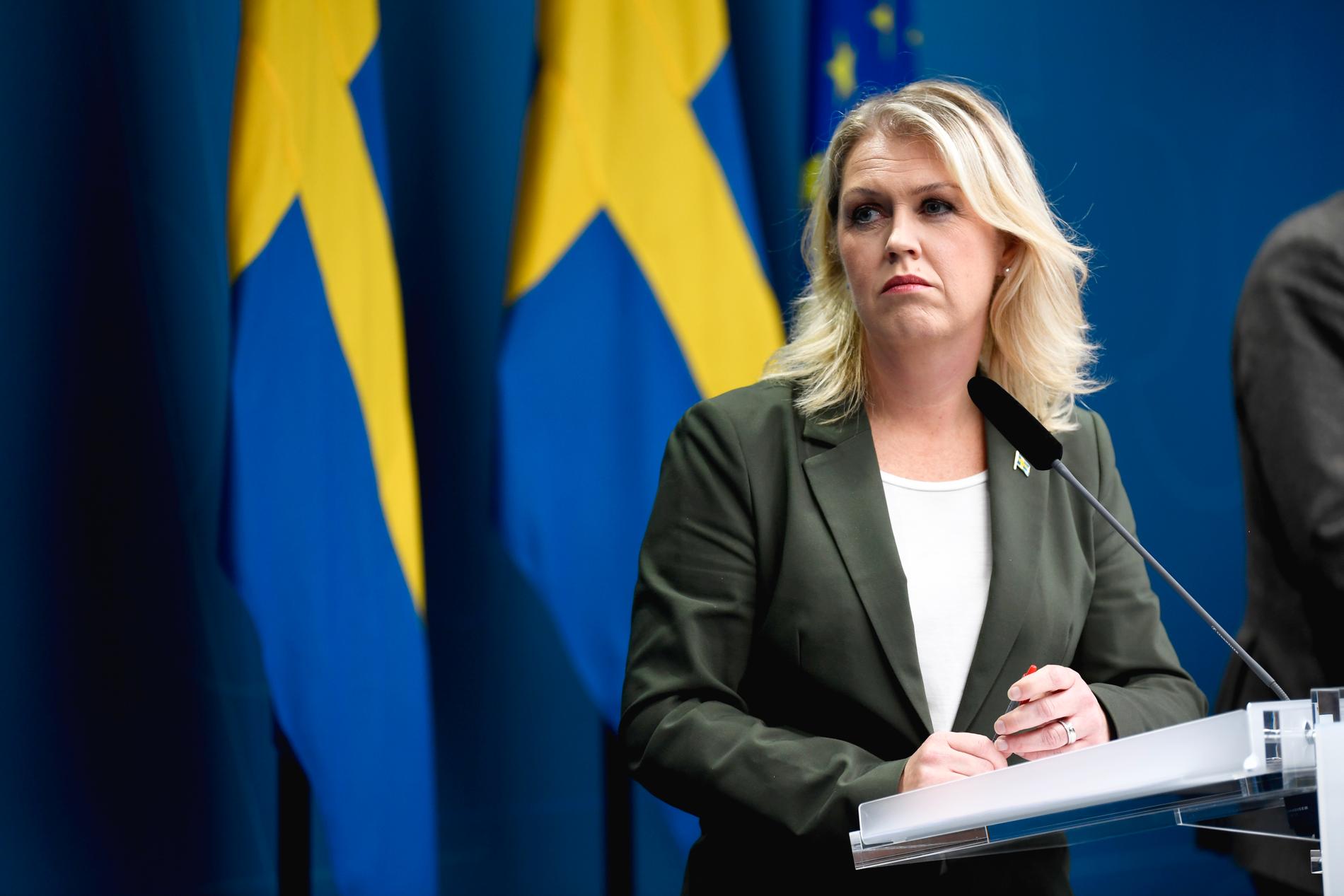 Socialminister Lena Hallengren (S) lämnar beskedet som får kultursektorn att sucka besviket: Det blir inga lättnader av publikrestriktionerna. Inte just nu, i alla fall.