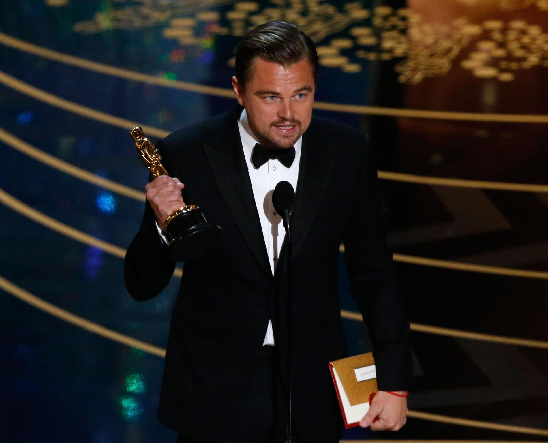 På scen levererade Leonardo DiCaprio ett brandtal för miljön.