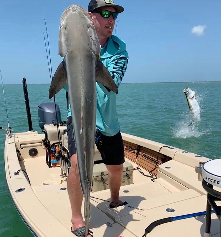 I väntan på ett nytt jobb befinner sig Ryan Stoa i Florida och Boca Grande där han testar fiskelyckan – och det går bra.