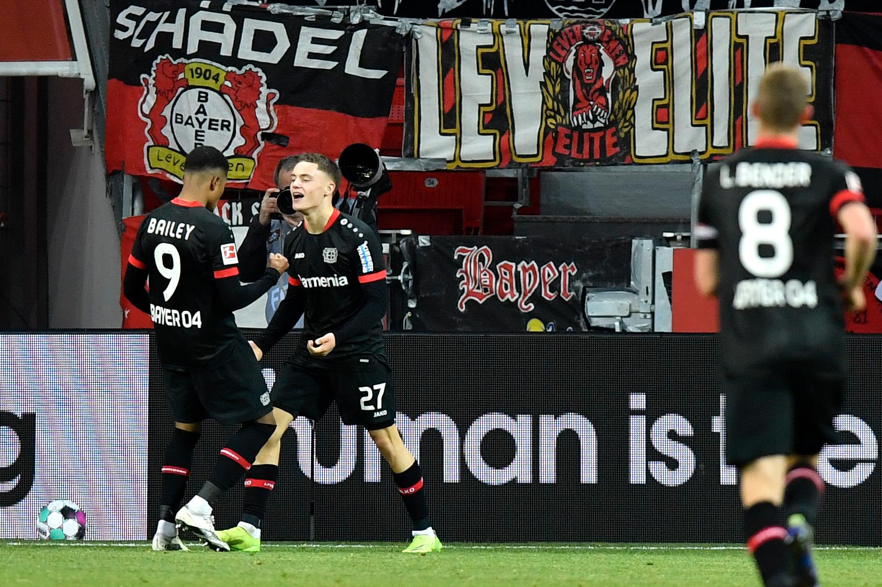 Florian Wirtz firar Leverkusens segermål mot Dortmund.