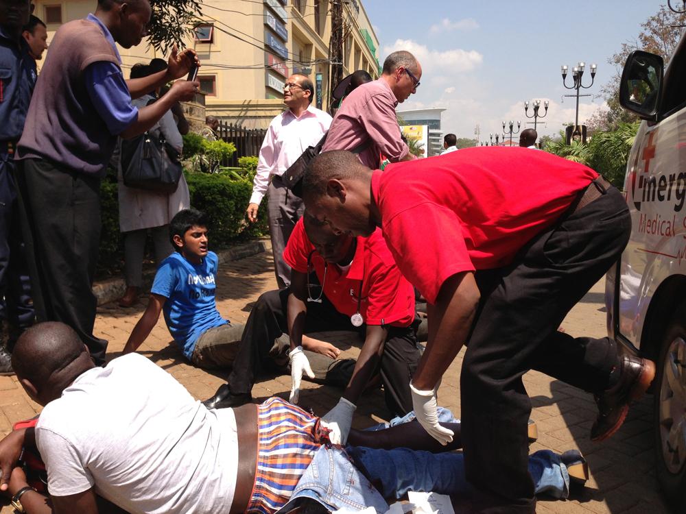 En man får vård efter att ha träffats av skott i samband med attacken mot Westgate.