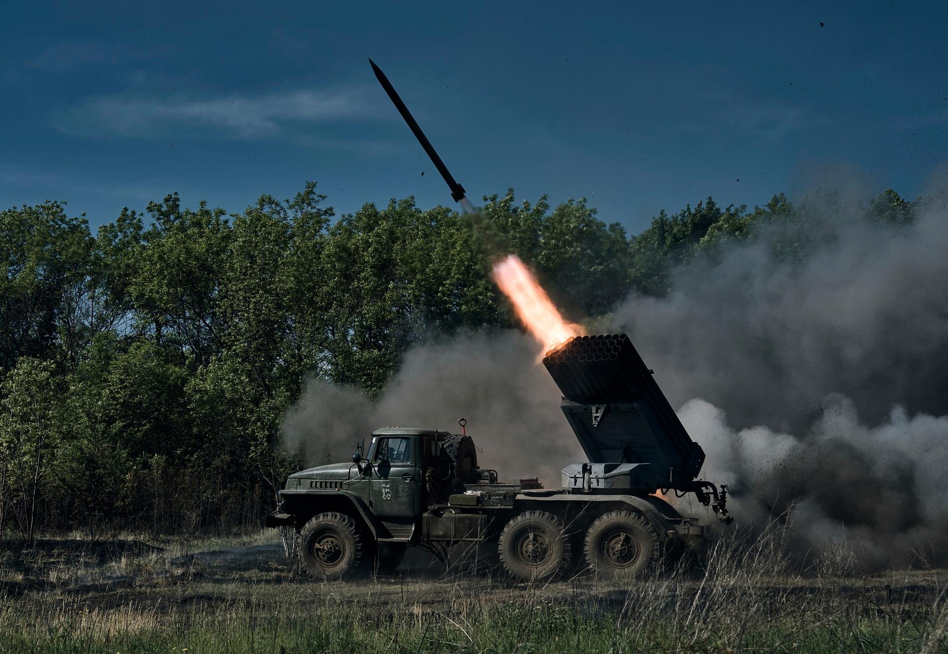 Ukrainas militär avfyrade raket i närheten av Bachmut under onsdagen. 