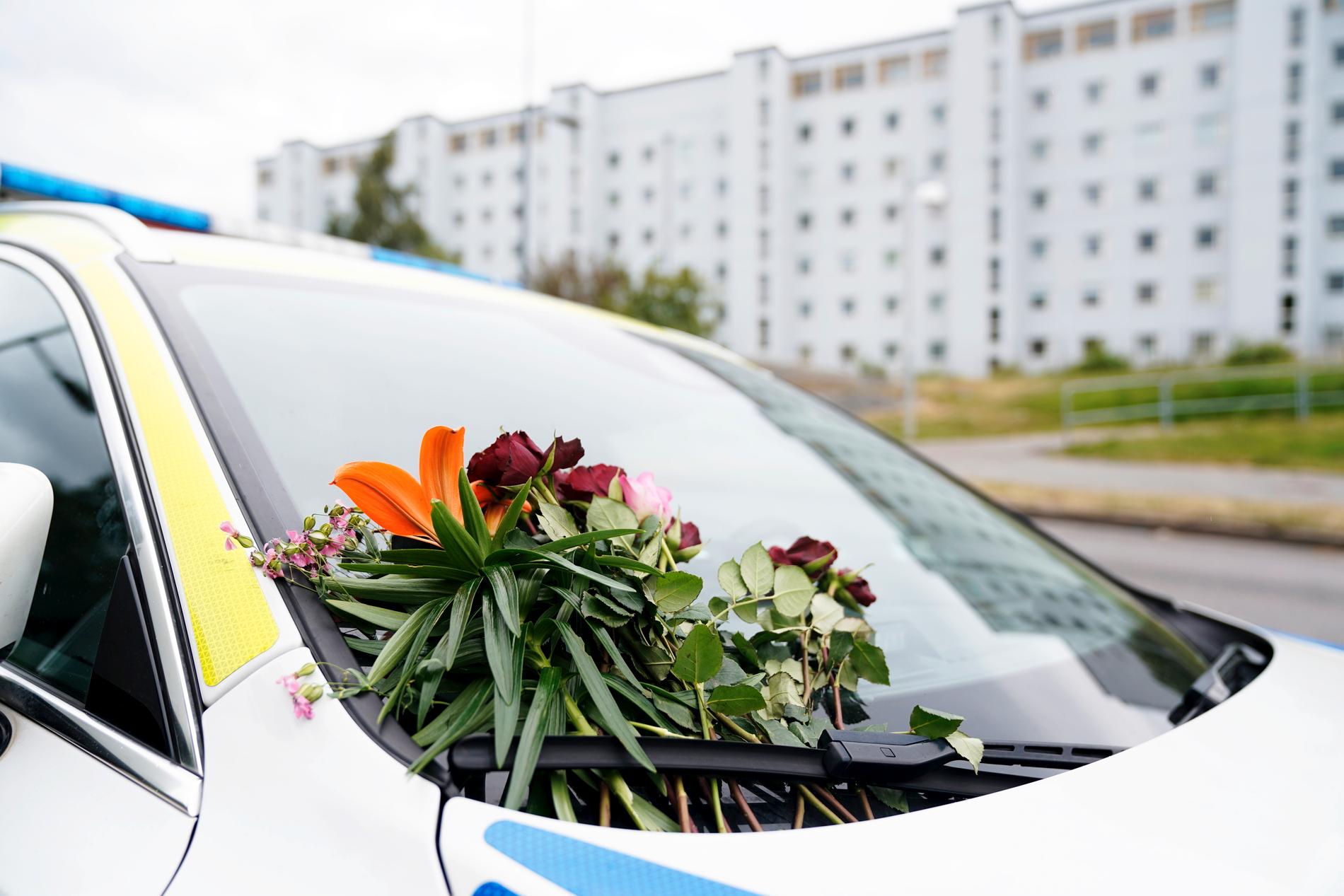 I juni i fjol sköts en polis till döds i Biskopsgården – en stadsdel i Göteborg som drabbats av många skjutningar.