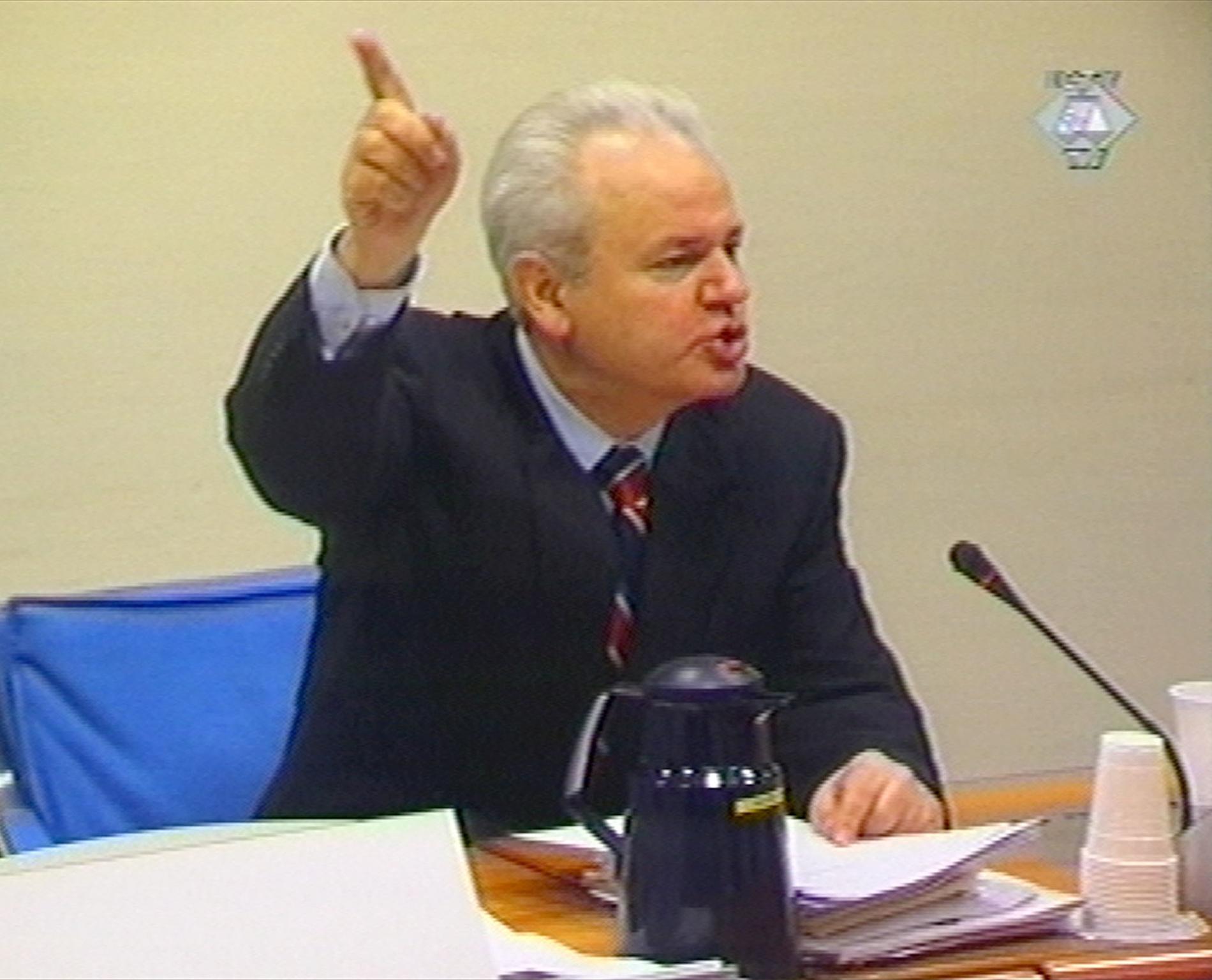 Slobodan Milosevic dog 2006 i en häktescell i väntan på dom vid den Internationella krigsförbrytartribunalen i Haag.