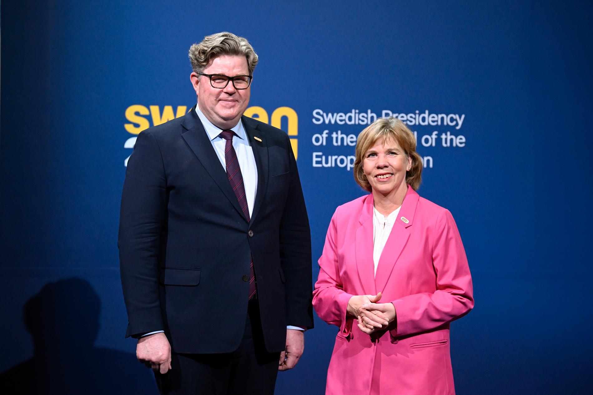 Svenska folkparti-ledaren Anna-Maja Henriksson var justitieminister i Sanna Marins regering. Här tillsammans med sin svenske kollega Gunnar Strömmer (M).