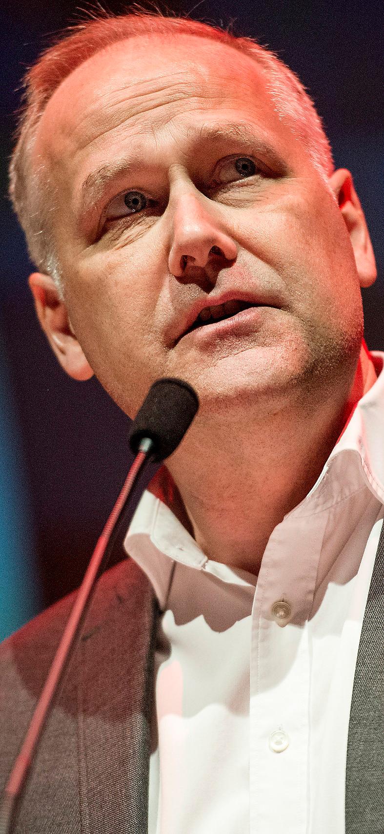Kritiserad Jonas Sjöstedt och partiledningen hamnade i blåsväder. Foto: TT