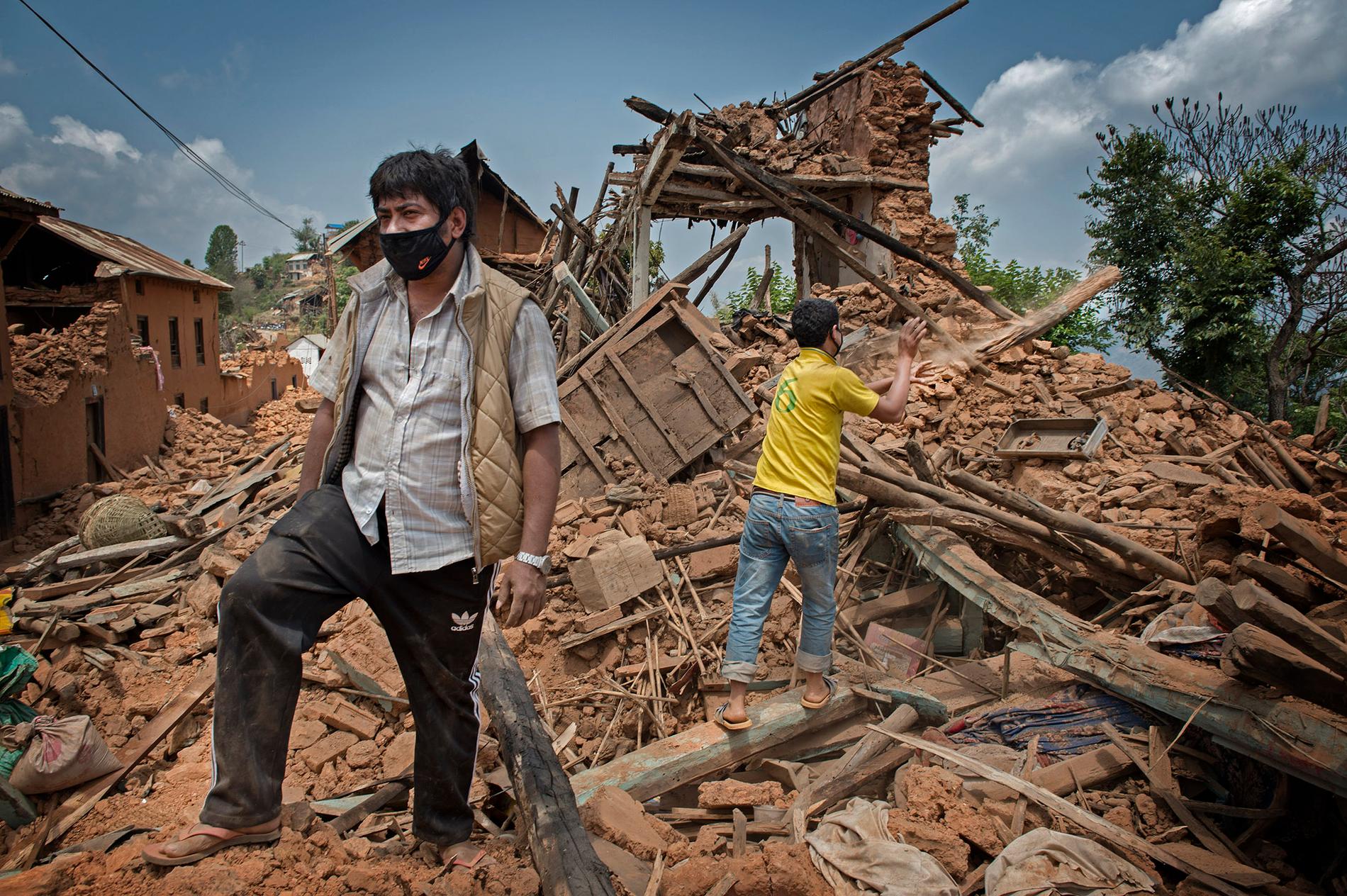 De 60 husens by. 17 personer dog här under jordbävningen och alla husen är totalförstörda.