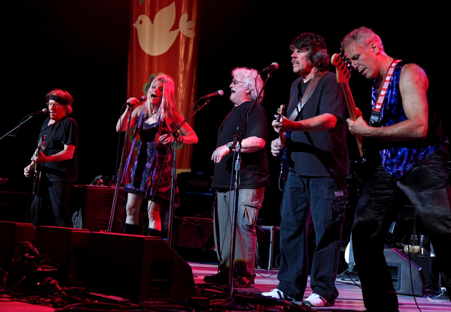 Med Jefferson Starships Cathy Richardson, David Freiberg och Slick Aguilar på ”Heros of Woodstock” 2009.
