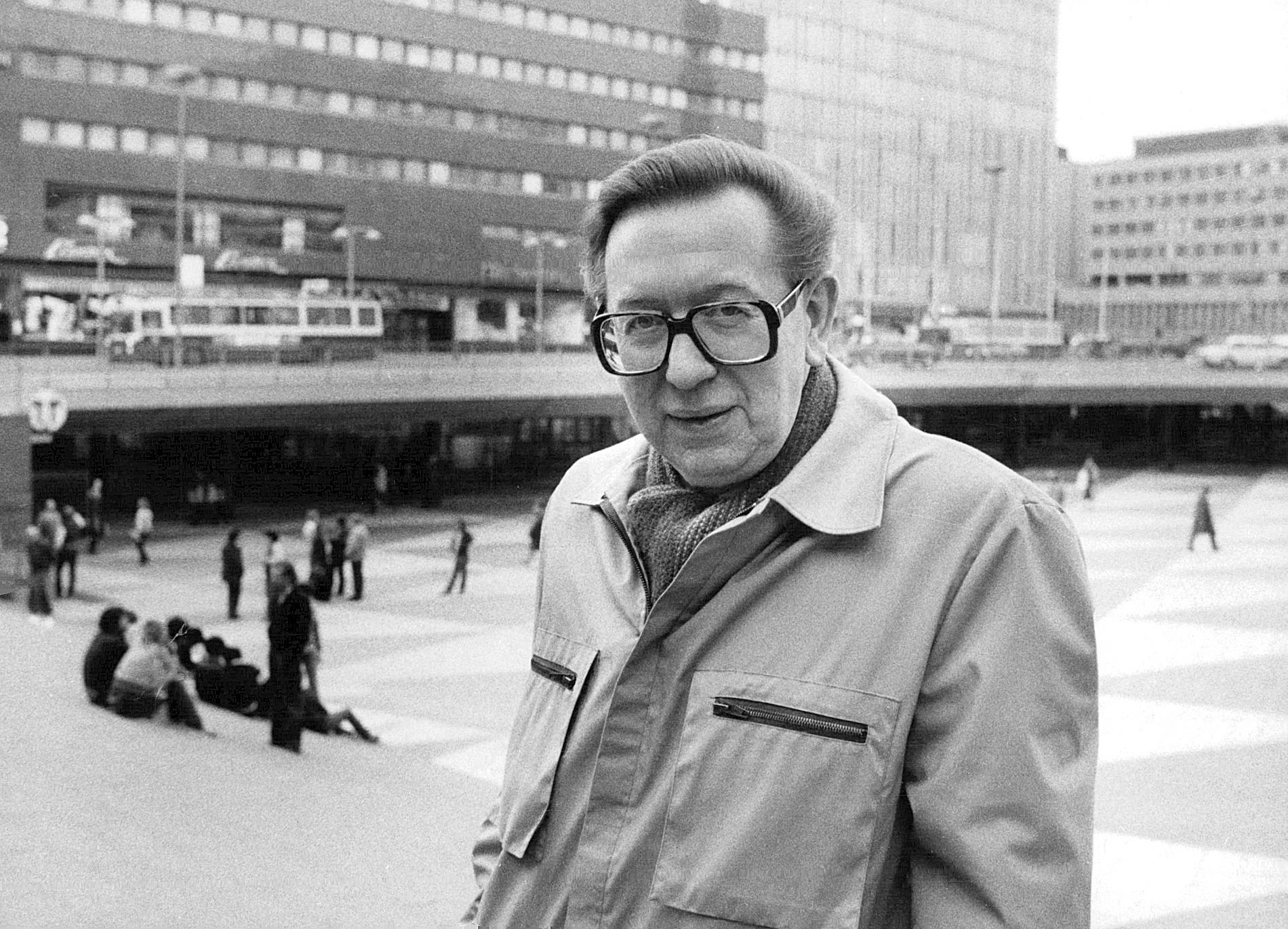 Nils Bejerot på ”plattan” – Sergels torg – i Stockholm 1980. Läkaren och debattören spelade en stor roll i att forma den svenska narkotikapolitiken som nu skördar liv.