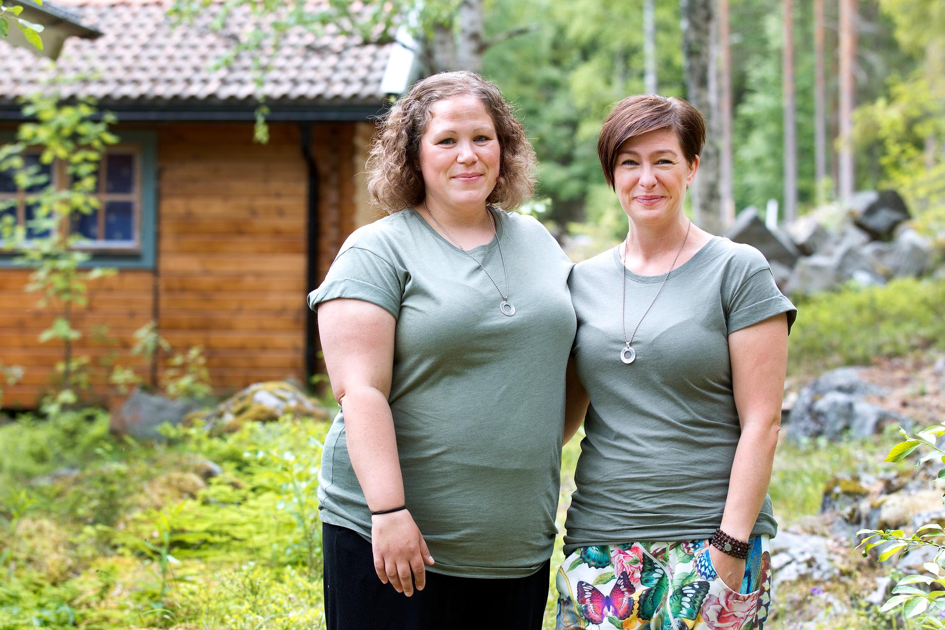 Maria Hammarström och Anna-Karin Wanerud Eriksson har nu ordnat läger i två år för familjer som har svårt att få ekonomin att gå ihop.