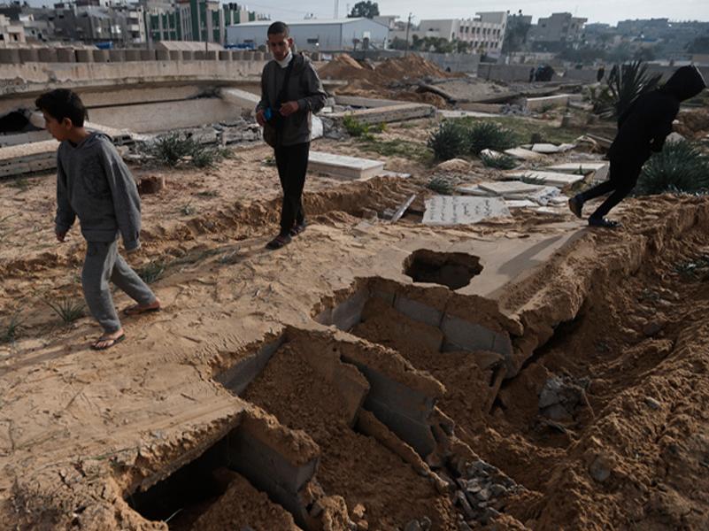 IDF: Gräver upp kroppar – söker efter gisslan