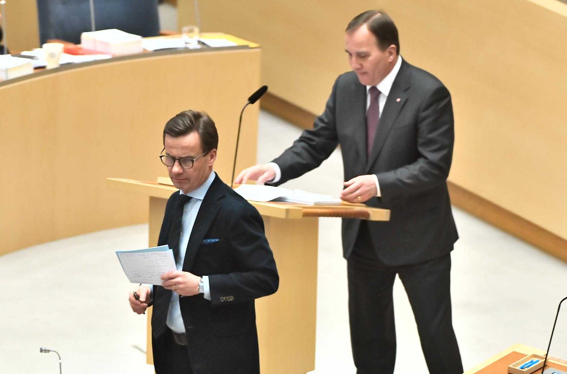 Moerternas partiledare Ulf Kristersson (M) och statsminister Stefan Löfven (S) under partiledardebatt i riksdagen i Stockholm.