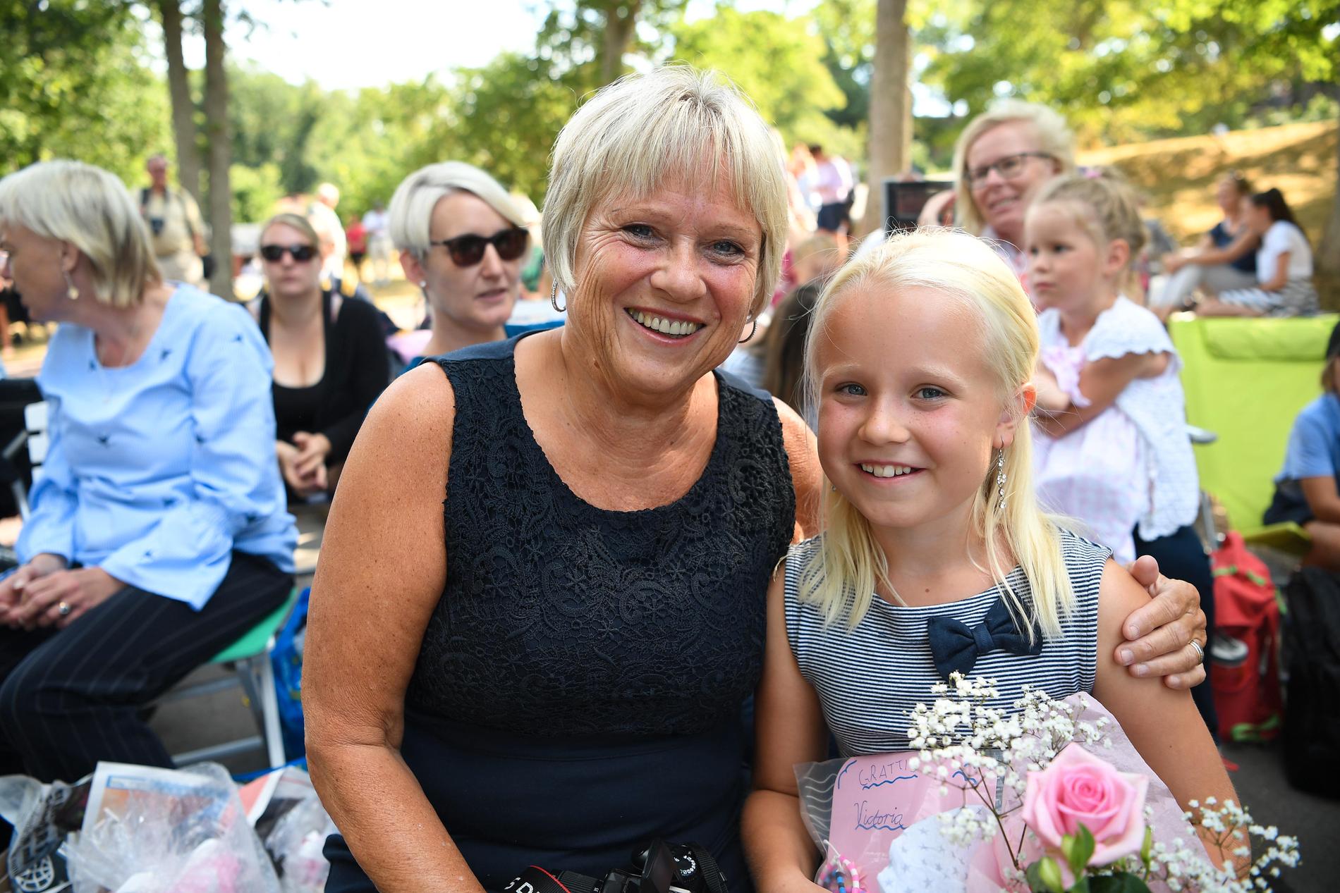 Ida Karlsson, 9 år från Halmstad, är med farmor Lisbeth Johansson, 63 år, för att se kronprinsessan.