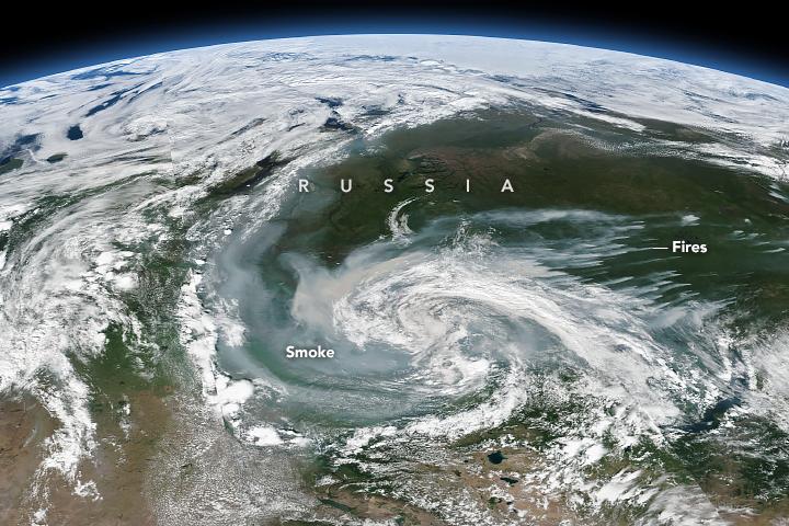 En bild från Nasa visar bränderna över Sibirien. 
