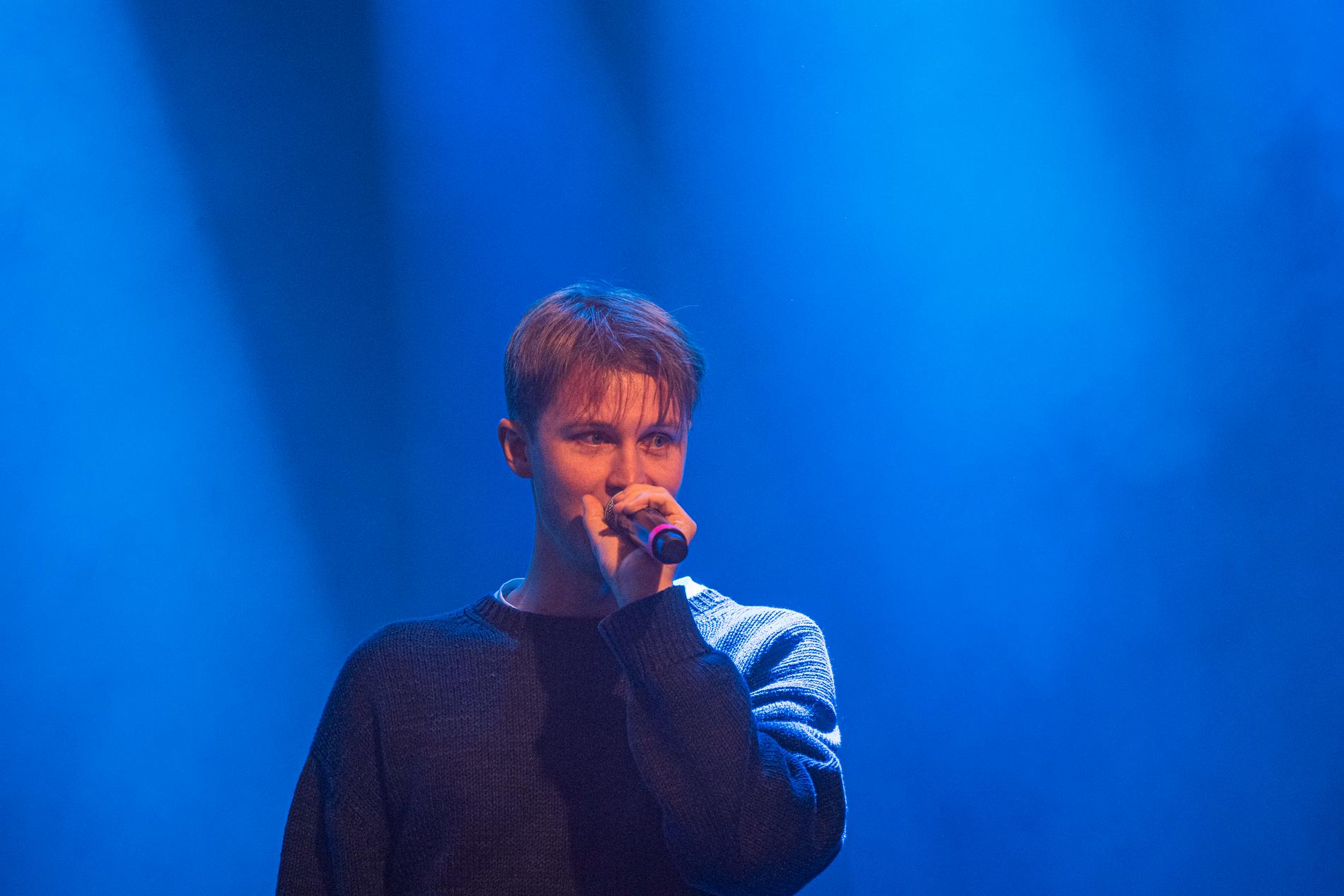 Victor Leksell på minneskonserten på Fryshuset, som anordnades till minne av Einár. 