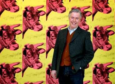 Lars Nittve vid Andy Warhols "Cow Wallpaper".
