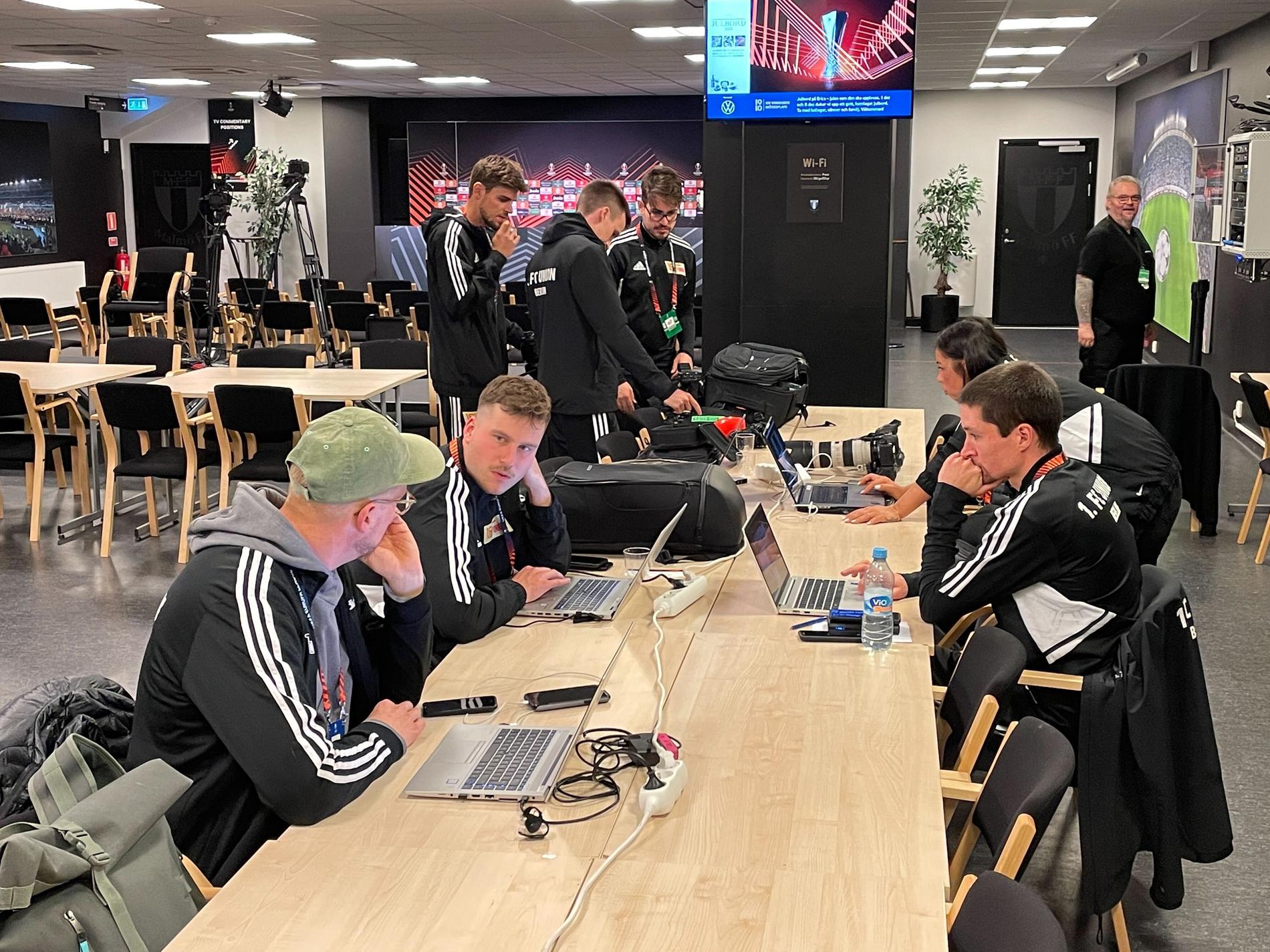 Union Berlin har skickat 16 personer från klubbens kommunikationsavdelning för att bevaka matchen mot Malmö i Europa League.