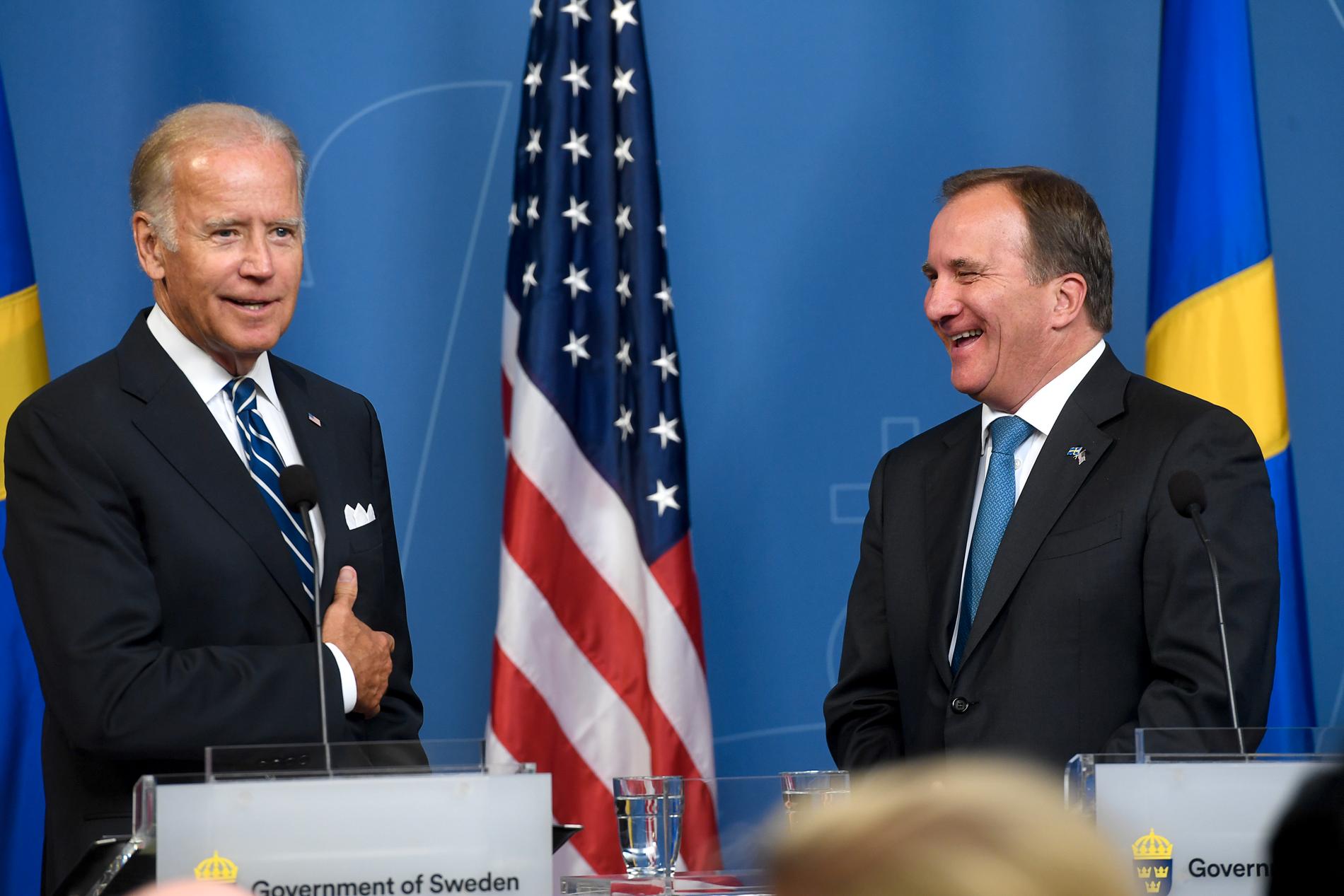 Joe Biden med Stefan Löfven vid sitt besök i Stockholm i går.
