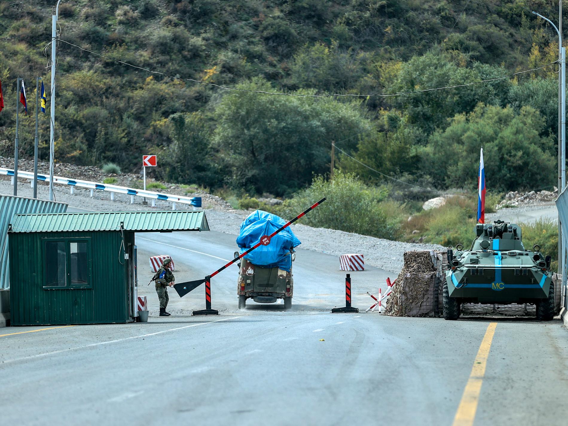 Ryska soldater lämnar Nagorno-Karabach