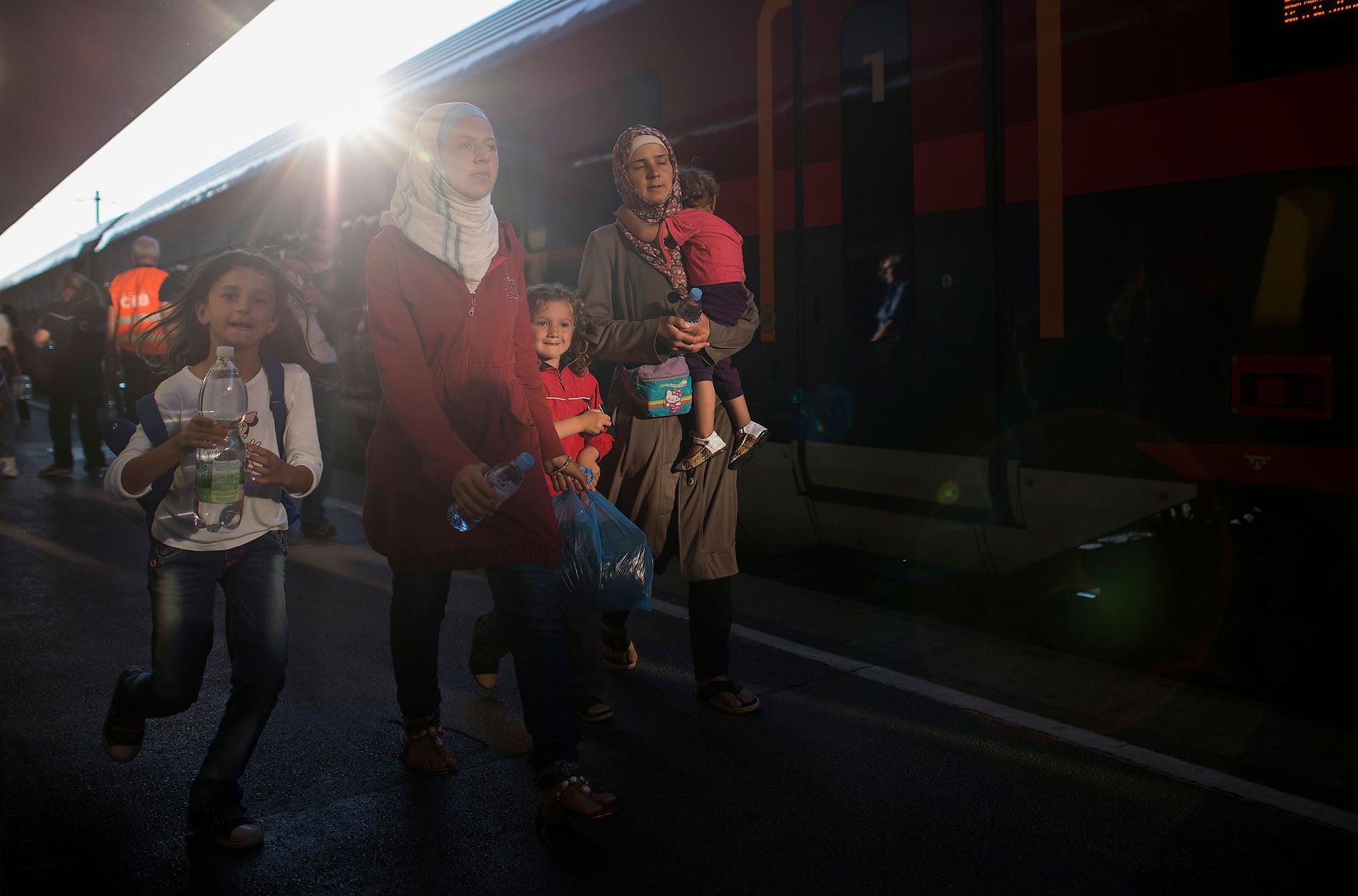 När Dublinförordningen i veckan rasade började Ungern låta flyktingar stiga på tåg mot Österrike.
