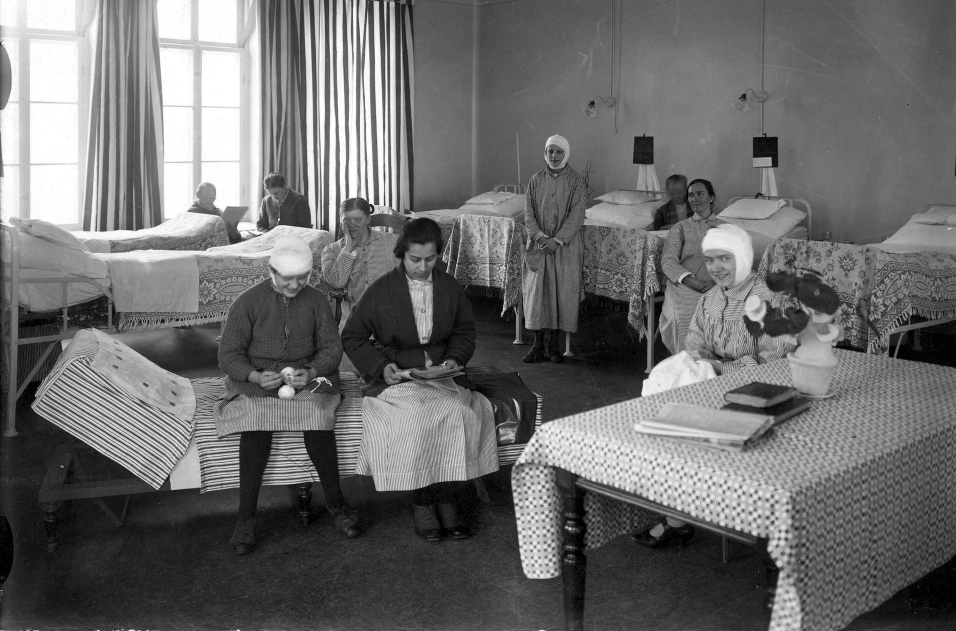 Sabbatsbergs sjukhus år 1925, med patienter och sjuksängar. Foto: TT
