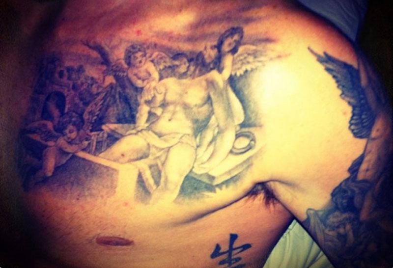David Beckham visade upp sin nya tatuering på Facebook.