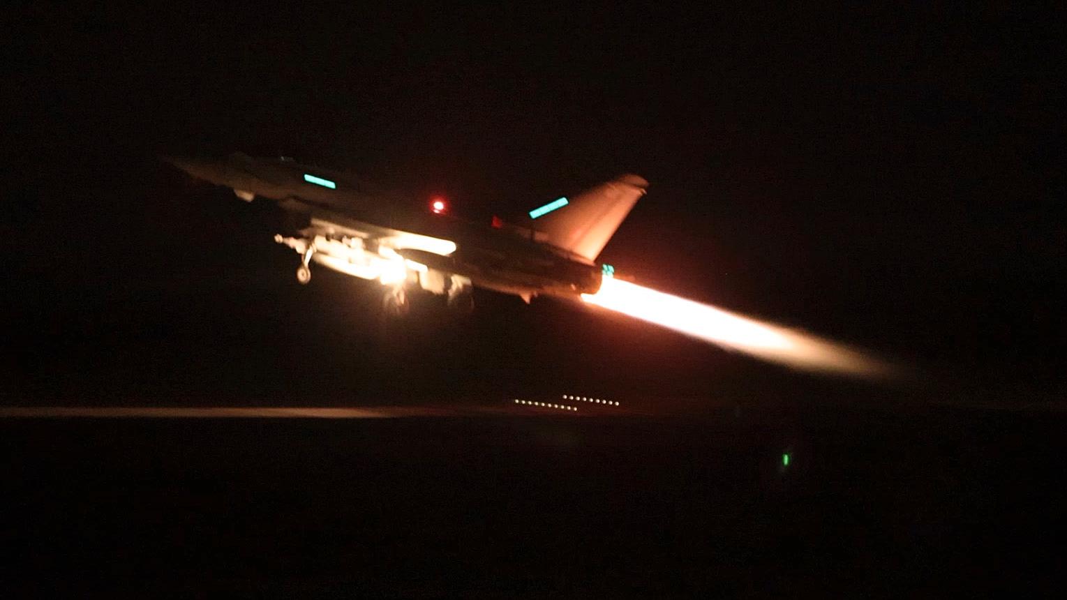 Ett brittiskt stridsflygplan av typen Eurofighter Typhoon lyfte från en flygplats på Cypern för uppdraget att anfalla mål i Jemen.