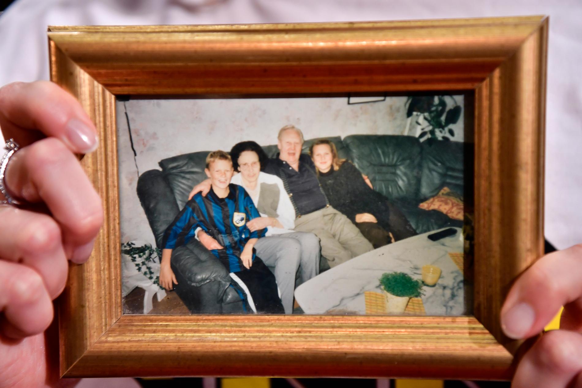 Ett återkommande tema under kvällen var minnen från Sannas tid med sina morföräldrar, mormor Anna-Lisa och morfar Kalle.