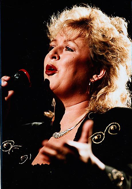Melodifestivalen 1992. Kikki kom på fjärde plats med ’’En enda gång’’. Två gånger har hon vunnit.