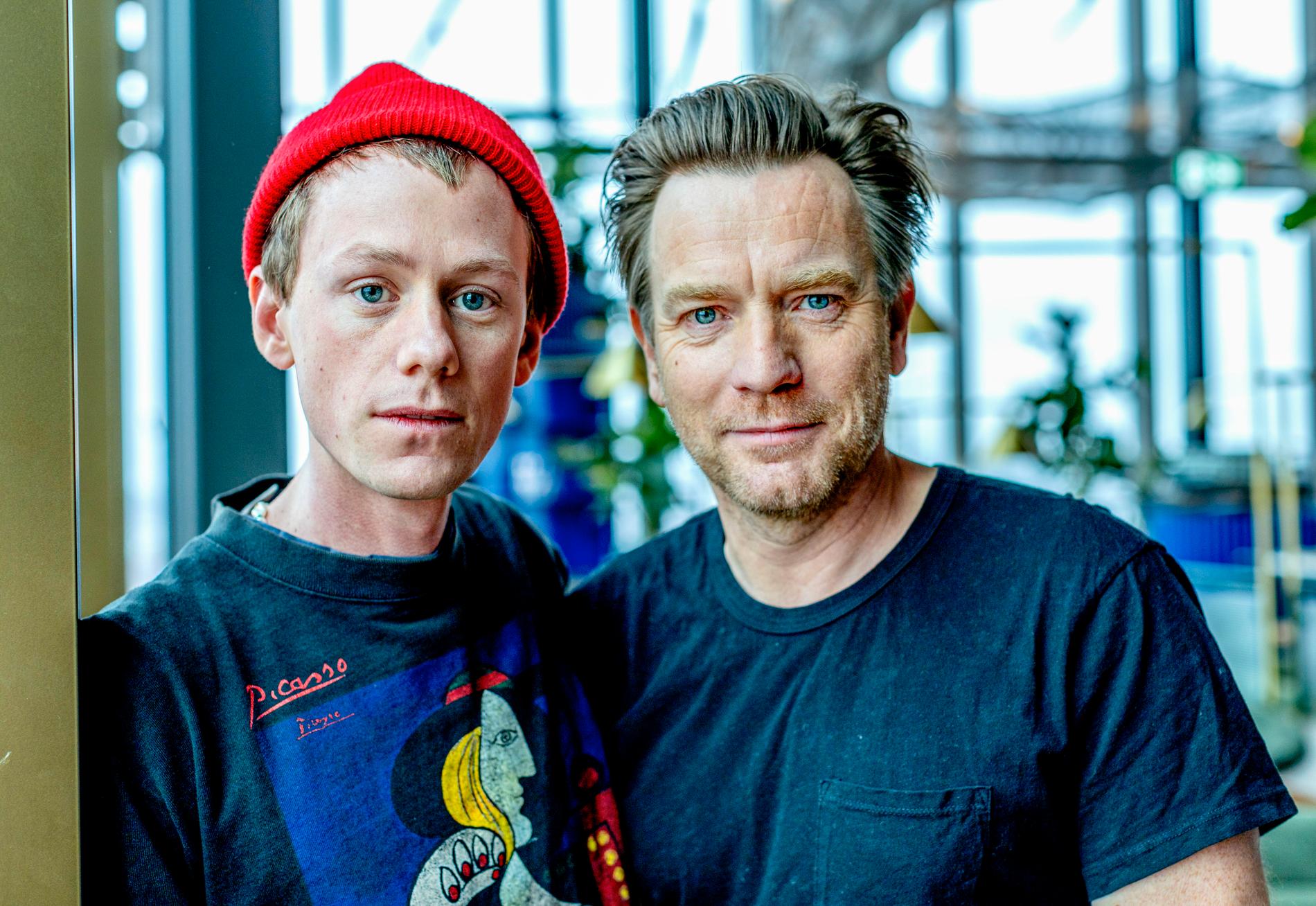 Regissören Niclas Larsson och Ewan McGregor.