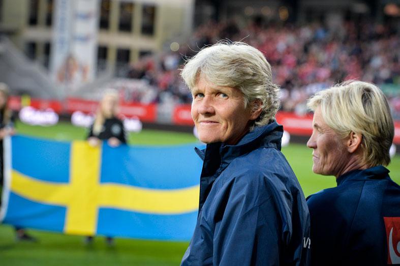 stjärntränare  Pia Sundhage är Sveriges klart mest meriterade kvinnliga tränare. Men skulle hon kunna bli förbundskapten även för det svenska herrlandslaget?