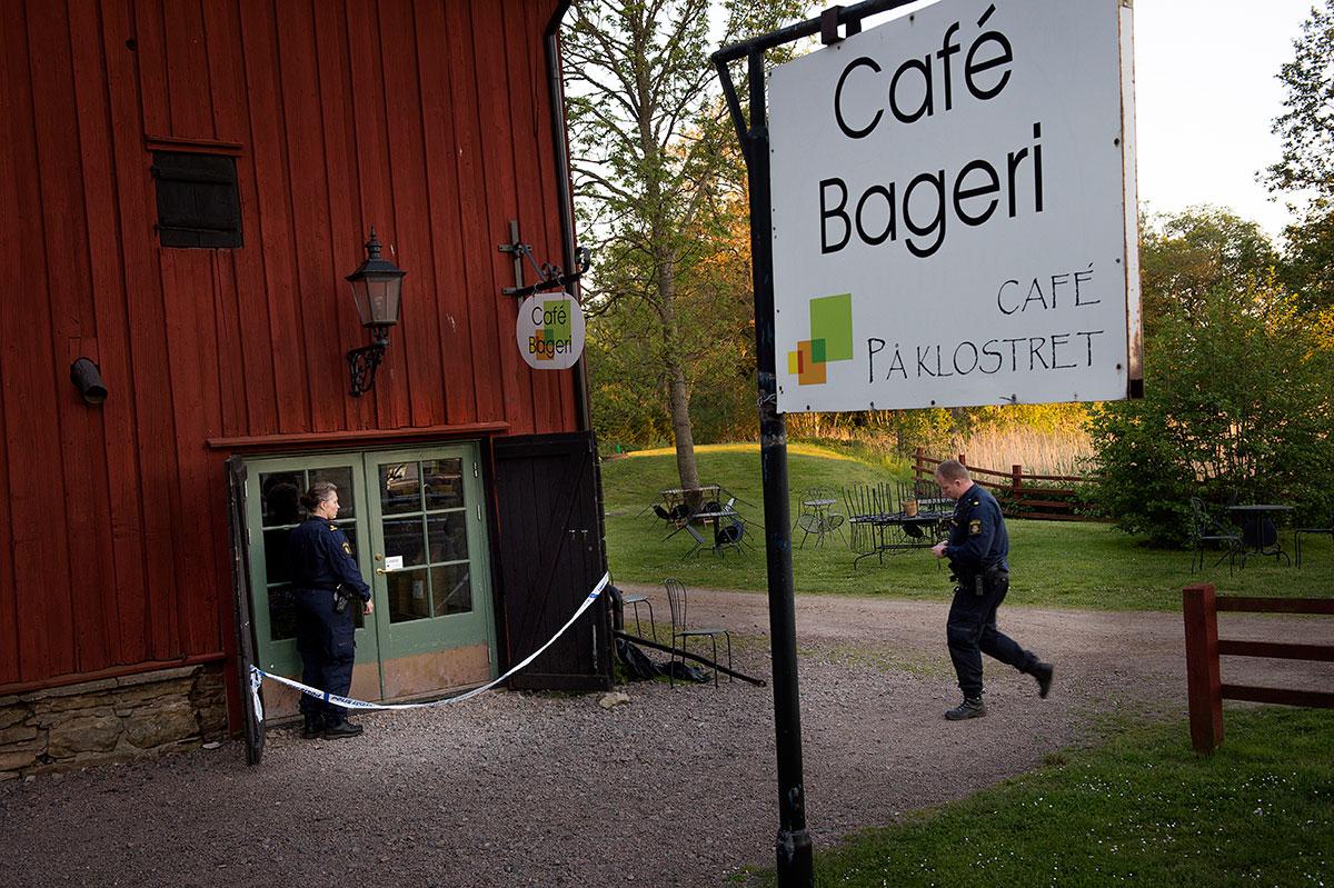 17-åriga Lisa Holm försvann på väg hem från sitt jobb på "Café på Klostret" i Blomberg på Kinnekulle den 7 juni 2015.