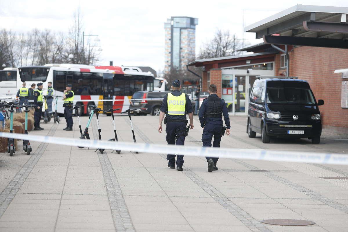 Stora delar av Linköpings resecentrum har varit avspärrat under dagen. 