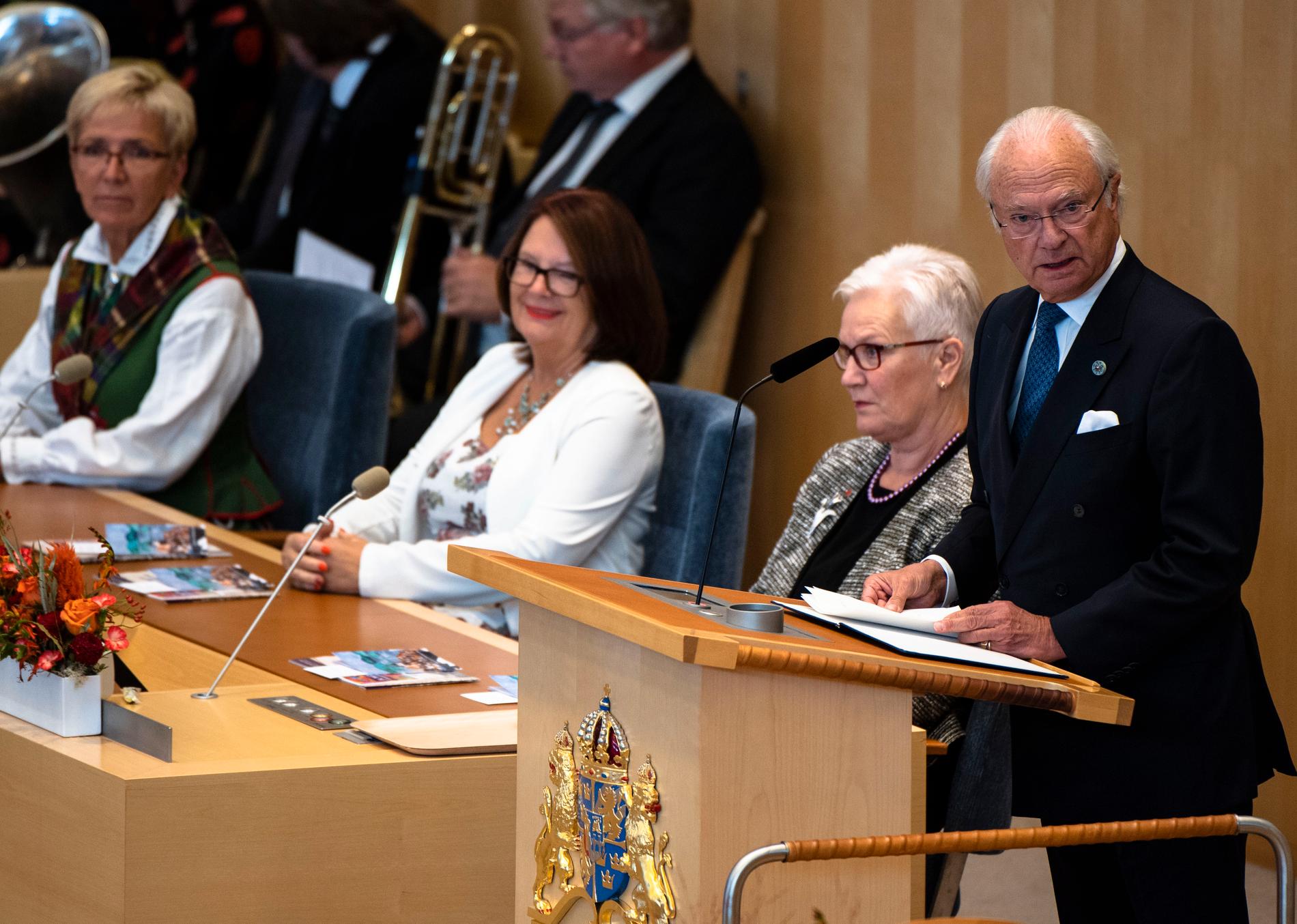 Carl XVI Gustaf talar vid riksdagens öppnande.