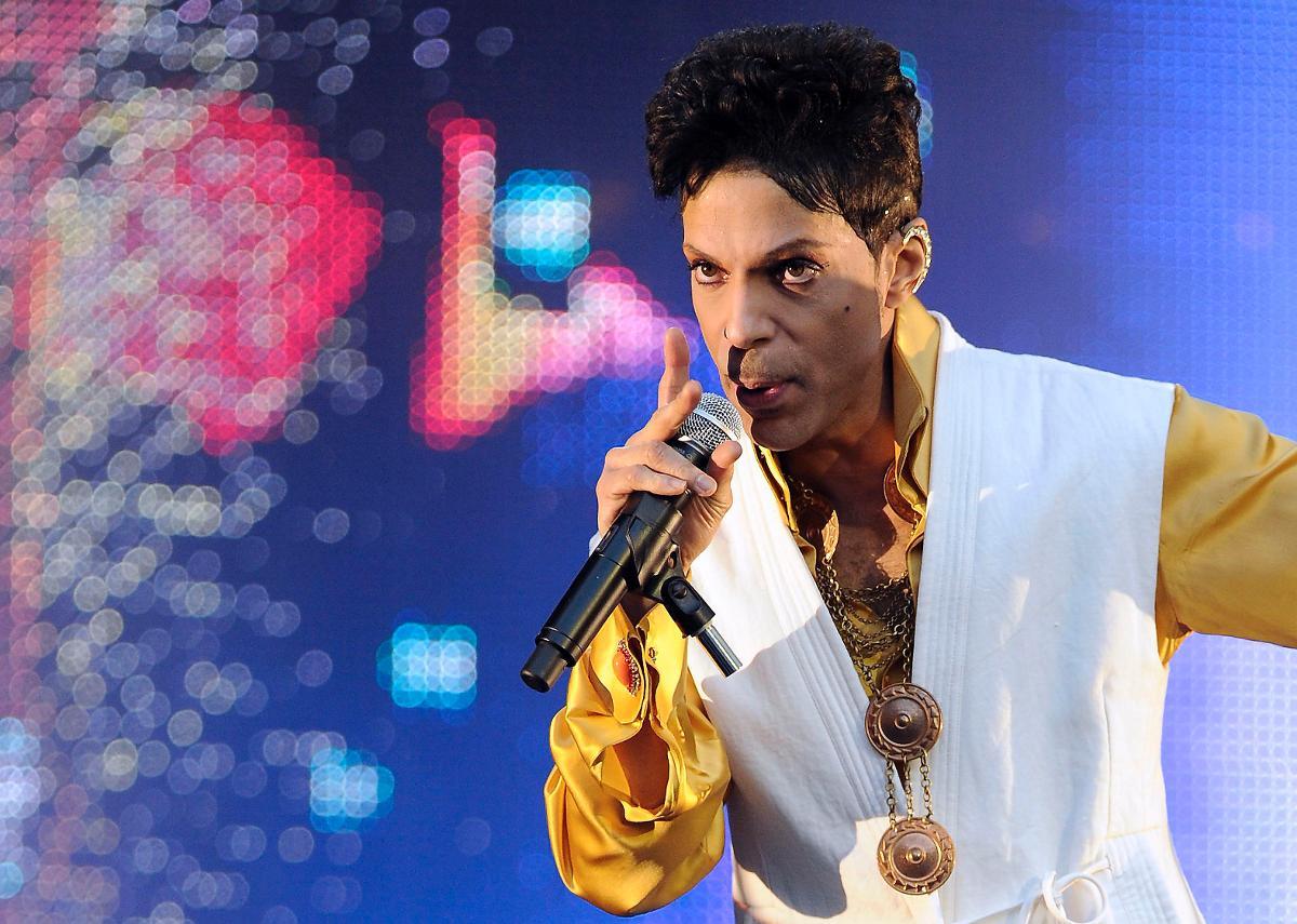 Prince under en konsert i Frankrike 2011. Superstjärnan sålde 100 miljoner album och skrev om pophistorien.