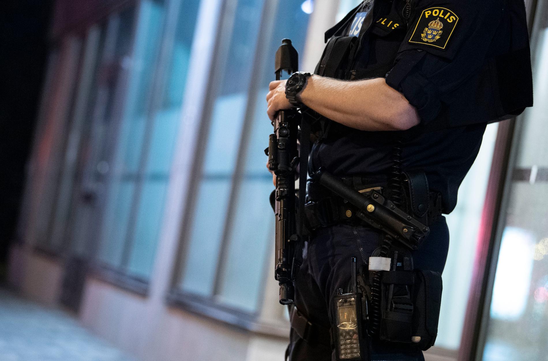 Efter en kort polisjakt kunde en knivman i Kungsbacka gripas. Arkivbild.