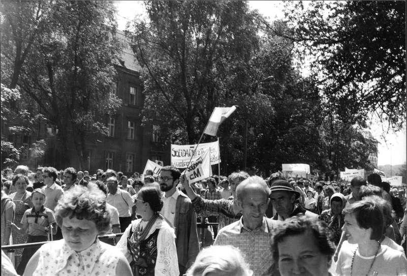 Vana demonstranter En demonstration till stöd för fackföreningen Solidaritet efter Påven Johannes Paulus II predikan i Krakow 1983.