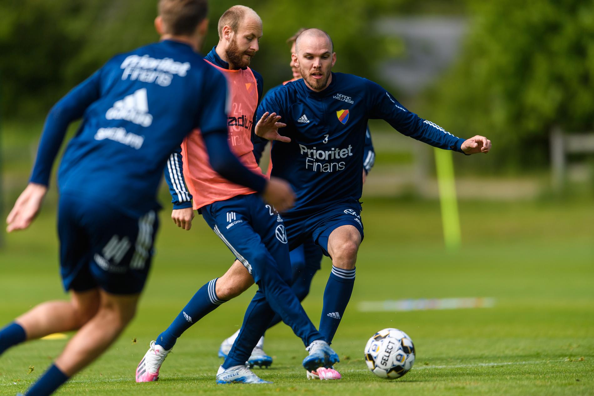 Danielson har tränat med Djurgården.