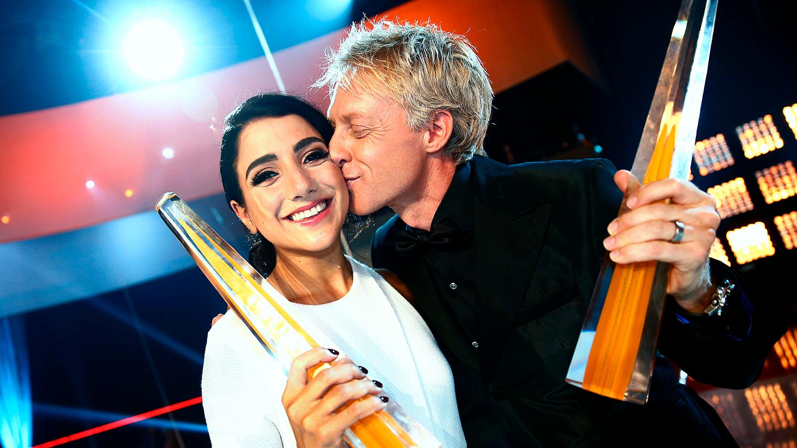 Gina Dirawi och André Pops med sina priser på Kristallen 2013. Hon utsågs till årets kvinnliga programledare två gånger.