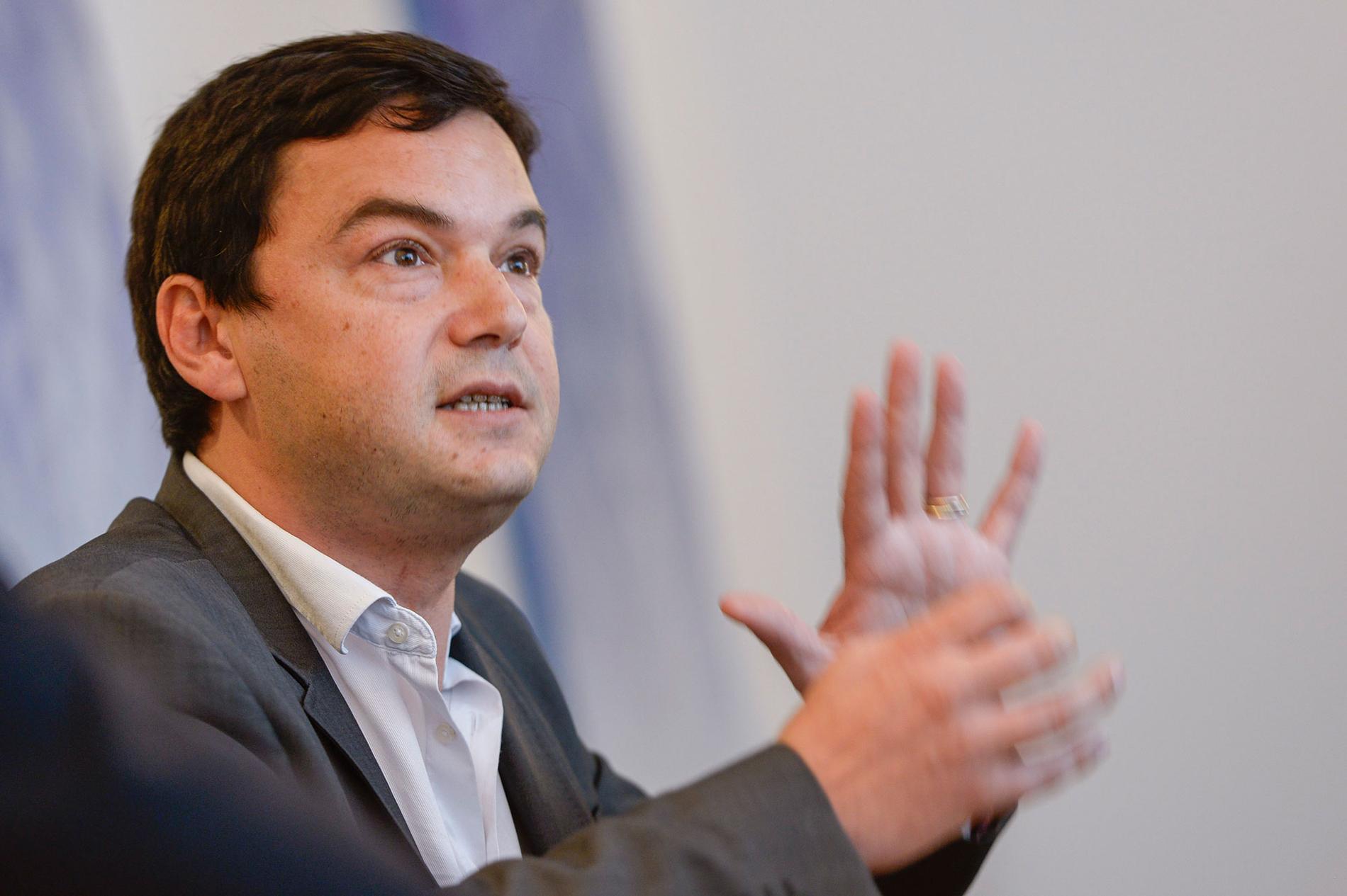 Thomas Piketty, fransk ekonom som specialiserat sig på studier i ekonomisk ojämlikhet i förmögenhets- och inkomstfördelning. Författare till boken ”Kapitalet i 21:a århundradet”, och en av de 300 ekonomerna som skrivit under det öppna brevet till världsledarna.