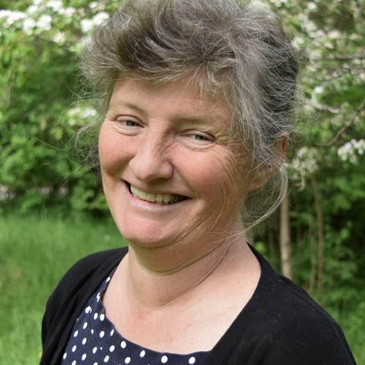 Karin Gerhardt är forskare i hållbara livsmedelssystem och biologisk mångfald vid Sveriges Lantbruksuniversitet (SLU).